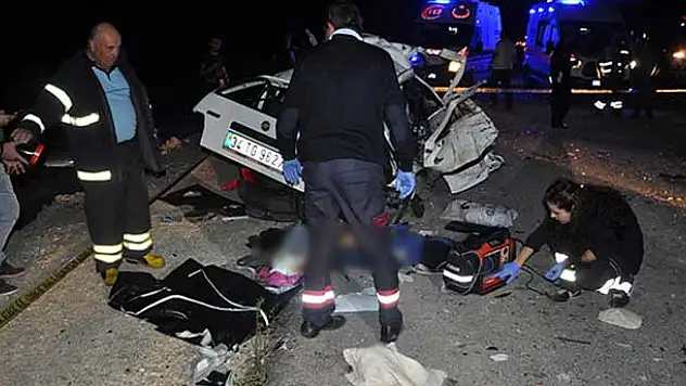 Ölüm virajında korkunç kaza: 4 ölü, 4 yaralı