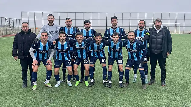 Ömeranlıspor zirveyi bırakmak istemiyor