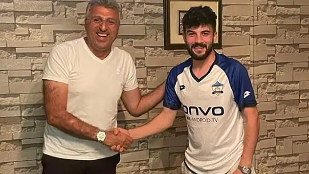 Ömeranlıspor'da imzalar sürüyor
