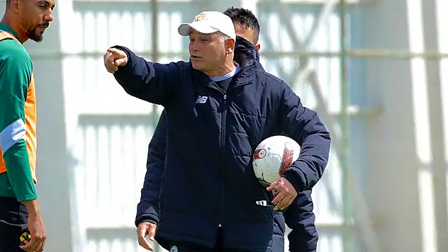 Omerovic ayrıldı, ligde tek yabancı hoca kaldı!