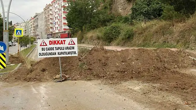 Önce kazık çaktı sonra yolu kapattı