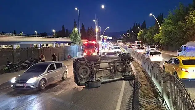 Önce otomobile, ardından yayalara çarptı: 2 ölü
