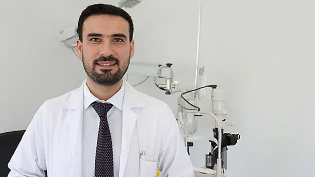 Op. Dr. Özpınar: 'Sarı nokta ömür boyu takibi gerektiren bir hastalıktır'