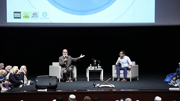 Op. Dr. Salih Selman',  'Bir Meslek Hafızlıkla Taçlanırsa' konulu söyleşide öğrencilerle buluştu