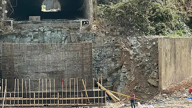 Ordu'da heyelan nedeniyle kapanan Karadeniz-Akdeniz yolunda çalışma başlatıldı
