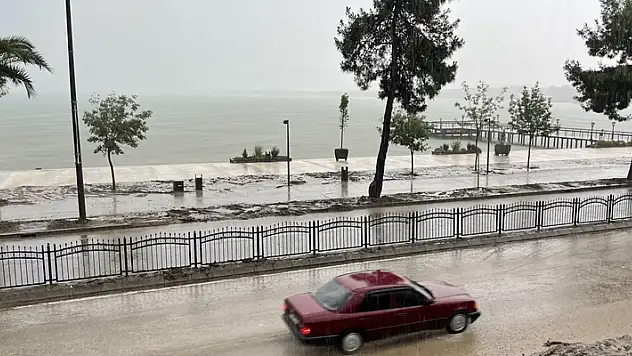 Ordu'da Karadeniz Sahil Yolu'nun heyelandan kapanan kesimleri ulaşıma açıldı
