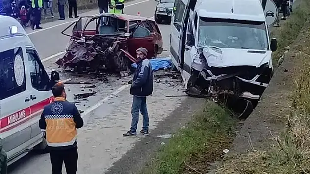 Ordu'da otomobil ile minibüs çarpıştı: 2 ölü, 1 yaralı
