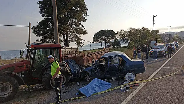 Ordu'da otomobil park halindeki traktöre çarptı: 1 ölü