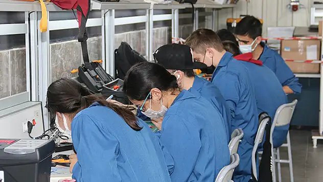 Organize Sanayi Bölgelerindeki meslek liselerine ilgi artıyor