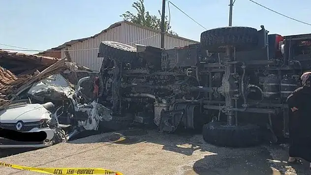 Orman yangınına giden arazöz, otomobilin üzerine devrildi: 3 yaralı
