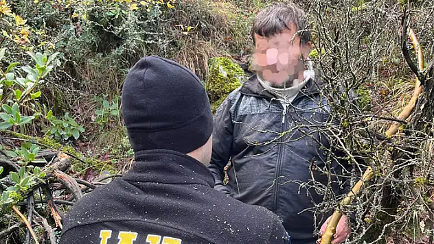 Ormanda kayboldu, 15 saat sonra ekipler buldu

