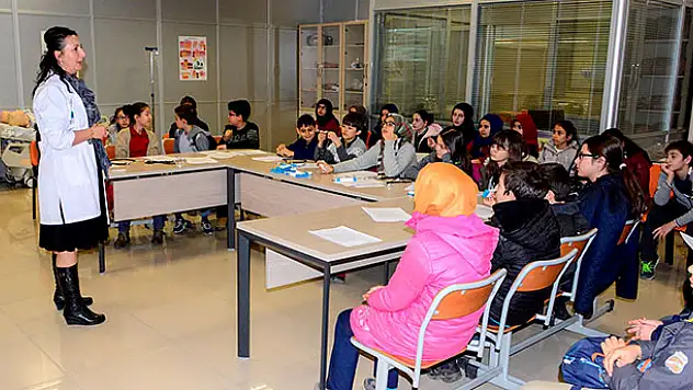 Ortaokul öğrencilerine Tıp dersi