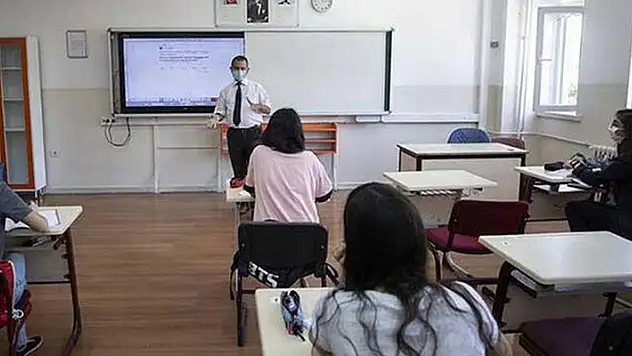 Ortaokul ve liseler için yüz yüze eğitim başladı

