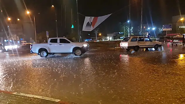 Osmaniye'de dolu ve sağanak yağış, günlük yaşamı olumsuz etkiledi

