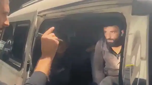 Osmaniye'de durdurulan minibüsten 9 Suriyeli kaçak çıktı
