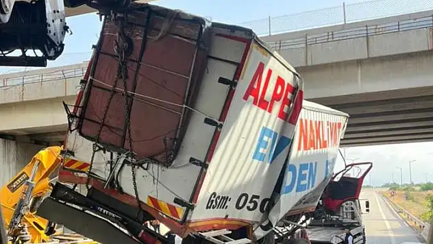Osmaniye'de kamyon köprüden düştü: 1 ölü
