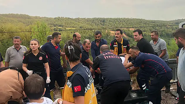 Osmaniye'de kamyonet ile otomobil çarpıştı baba- kız öldü, anne- oğul yaralandı 