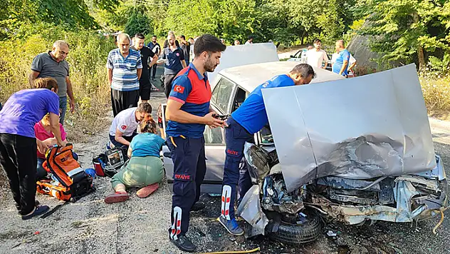 Osmaniye'de otomobil ile minibüs çarpıştı: 1 ölü, 2 yaralı
