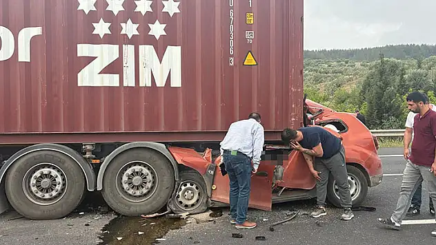 Osmaniye'de otomobil tıra arkadan çarptı: 1 ölü