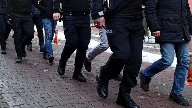 Osmaniye'de sosyal medya üzerinden 410 milyonluk dolandırıcılığa 5 tutuklama