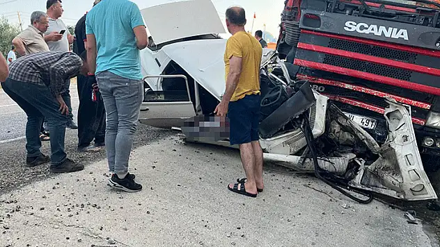 Osmaniye'de tır ile otomobilin karıştığı kazada 1 kişi hayatını kaybetti
