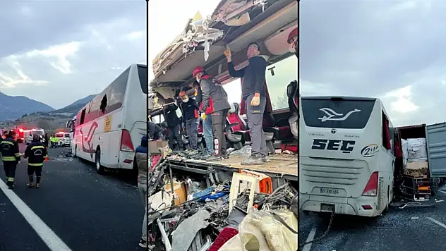 Osmaniye'de yolcu otobüsünün tıra çarptığı kazada 7 kişi hayatını kaybetti, 11 kişi yaralandı