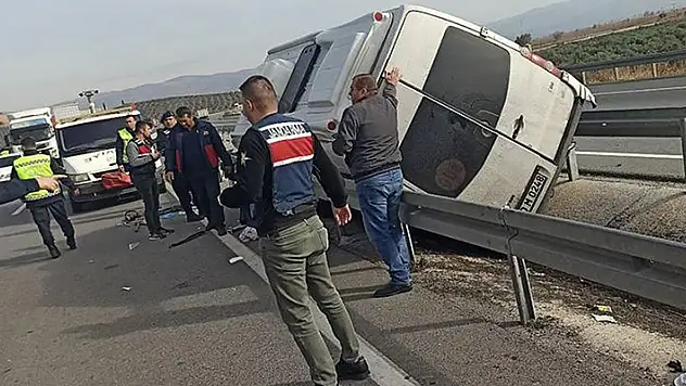 Osmaniyespor taraftarlarını taşıyan minibüsün devrilmesi sonucu 1 kişi öldü, 9 kişi yaralandı
