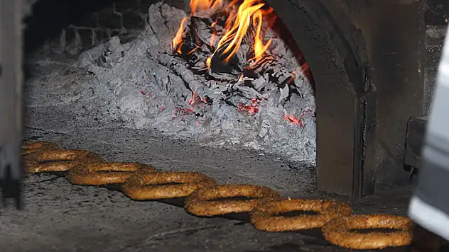 Osmanlı'dan günümüze vazgeçilmez lezzet 'kara fırın simidi'