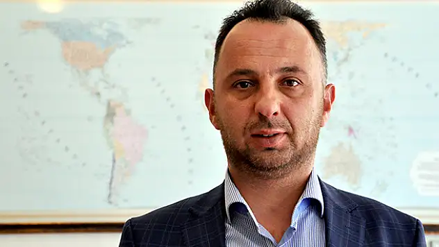 Osmanlı'nın iki emanetini koruyorlar