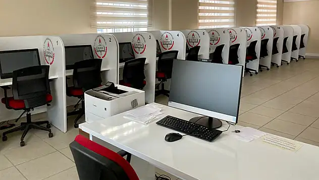 ÖSYM'de e-Sınav dönemi! Tüm illerde yaygın hale getirilecek
