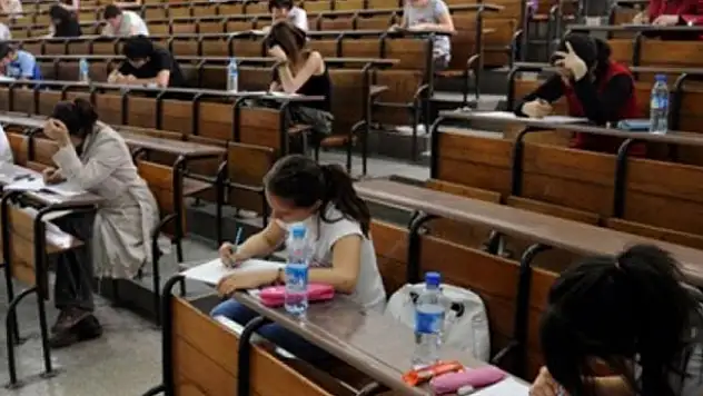 ÖSYM ve Açıköğretim Sınavları aynı gün yapılacak