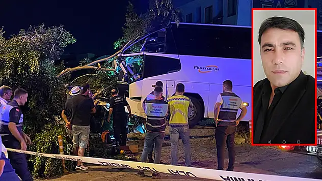 Otel duvarına çarpan tur otobüsü sürücüsü hayatını kaybetti
