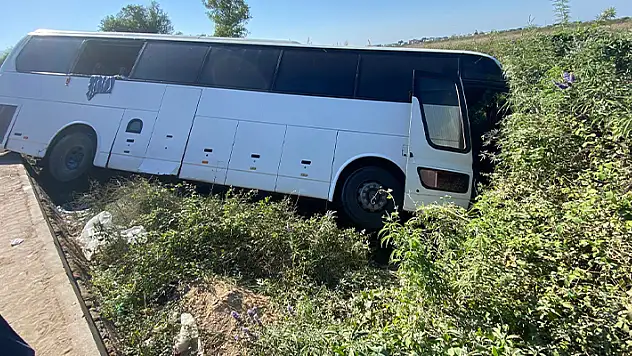 Otel servisi şarampole uçtu: 7 yaralı
