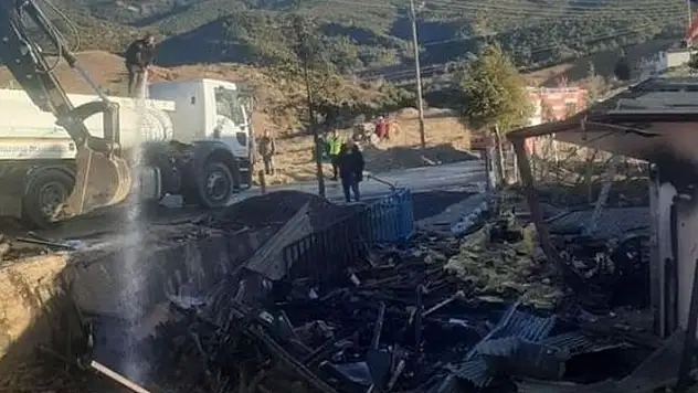 Otları yakmak istedi evi ve otomobili yaktı!

