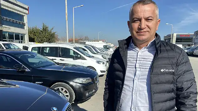 Oto galericiler stoktaki araçların piyasaya çıkmasını bekliyor
