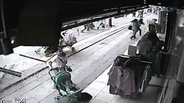 Otobüs faciası sırasında yaşanan panik kamerada