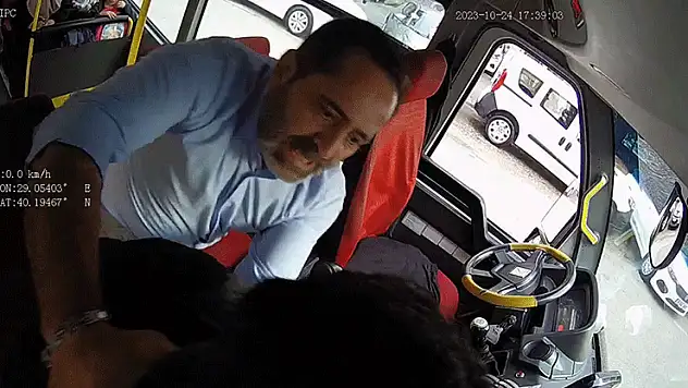 Otobüs şoförü engelli bireyi darp etmeye çalıştı