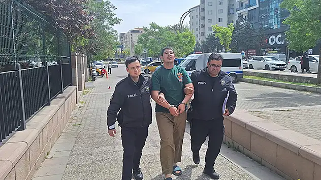 Otobüs şoförünü yaralayan yolcu: Bıçaklamamdan bir şey olmamış, sadece boynu çizilmiş

