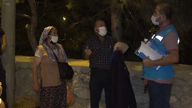 Otobüste yakalanan riskli gruptaki yaşlı çift: Ne olursunuz bizi bırakın, öteberim kokar
