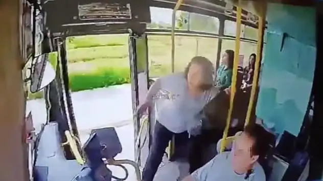 Otobüsün kapısını açık bıraktığı için kadının ölümüne neden olan sürücüden inanılmaz savunma
