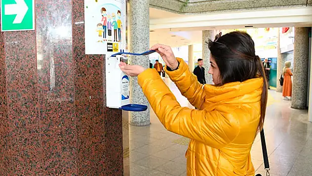 Otogar ve duraklara dezenfektan kuruldu