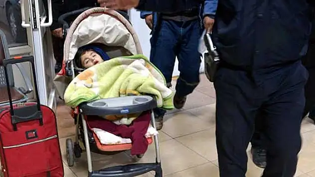 Otogarda bırakılan çocuk hastaneye kaldırıldı