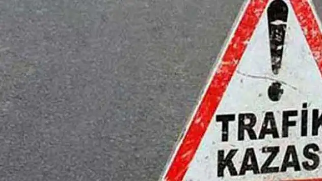 Otomobil askıda kaldı, sürücüyü itfaiye kurtardı