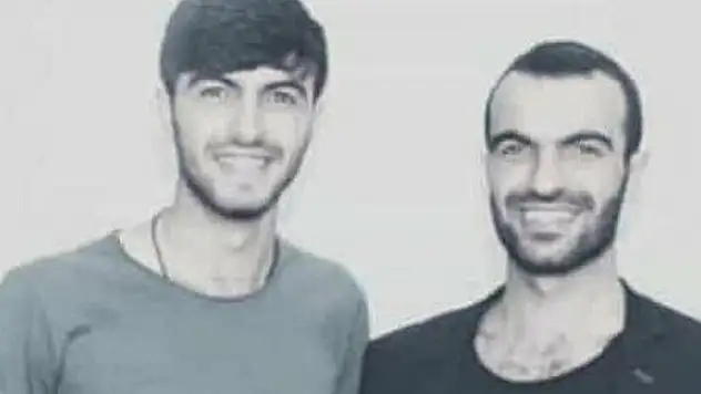 Otomobil bariyere çarptı, iki kardeş öldü
