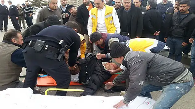 Otomobil engelli aracına çarptı: 1 yaralı