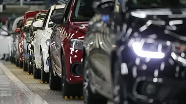 Otomobil fiyatları en az 3 bin lira düştü!