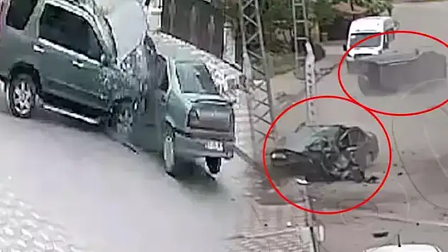 Otomobil ile cip kafa kafaya çarpıştı! Baba öldü, 9 yaşındaki kızı ağır yaralı
