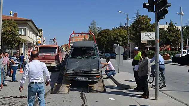 Otomobil ile elektrikli bisiklet çarpıştı: 1 yaralı