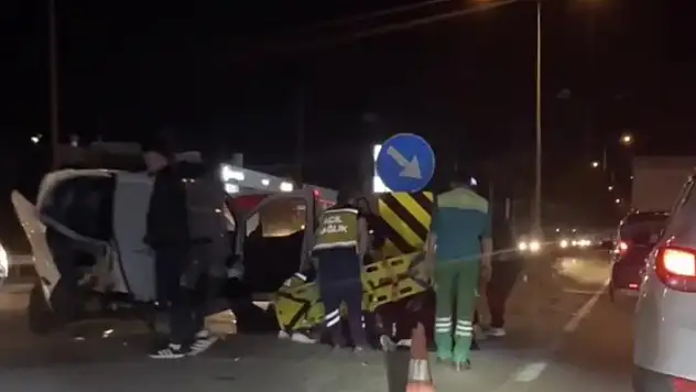 Otomobil ile hafif ticari araç çarpıştı: 9 yaralı
