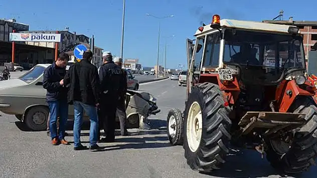 Otomobil ile traktör çarpıştı: 2 yaralı